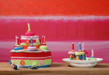 Feesttaart met traktaties taart