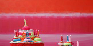 Feesttaart met traktaties taart