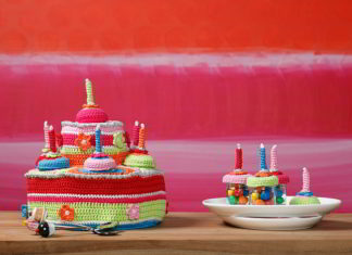 Feesttaart met traktaties taart