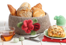 Gevilte mand met bloemen