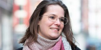 Suikerzoete sjaal Deze suikerzoete roze sjaal komt onder voorbehoud in Aan de Haak 22