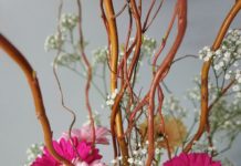 Gehaakte ornamenten voor aan je paastakken paastakken en bloemen