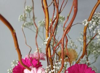 Gehaakte ornamenten voor aan je paastakken paastakken en bloemen