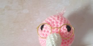 Amigurumi-figuren en hun accessoires bril amigurumi flamingo