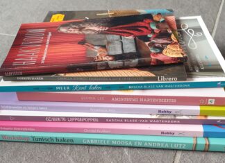Nieuwe haakboeken stapel boeken haken