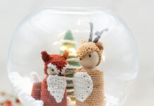 Wintertafereeltje in snow globe snowglobe sneeuw kerst haken dieren vos hert pegdoll