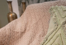 Rectificatie deken met bladmotief